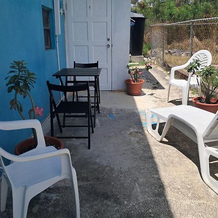 Michand Guest Apartments- Cozy One Or Two Bedroom- 5 Walk Minutes From Airport 10 Mins Drive To Oistins Or Beach Christ Church Eksteriør bilde