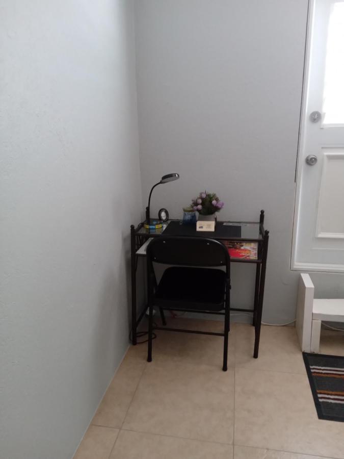 Michand Guest Apartments- Cozy One Or Two Bedroom- 5 Walk Minutes From Airport 10 Mins Drive To Oistins Or Beach Christ Church Eksteriør bilde