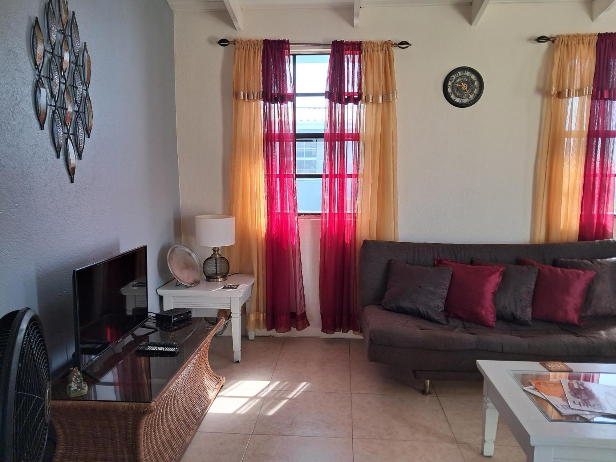 Michand Guest Apartments- Cozy One Or Two Bedroom- 5 Walk Minutes From Airport 10 Mins Drive To Oistins Or Beach Christ Church Eksteriør bilde