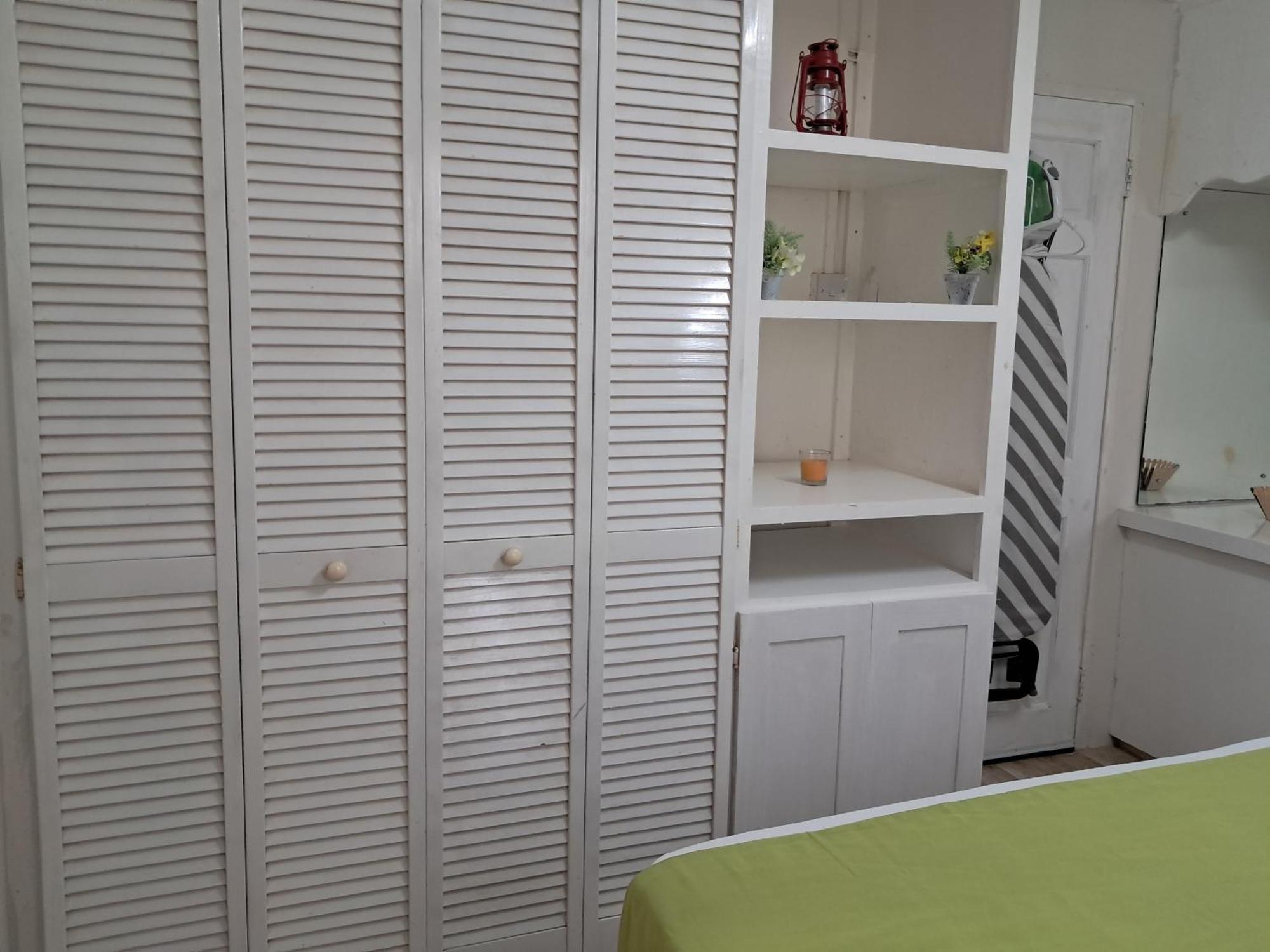 Michand Guest Apartments- Cozy One Or Two Bedroom- 5 Walk Minutes From Airport 10 Mins Drive To Oistins Or Beach Christ Church Eksteriør bilde